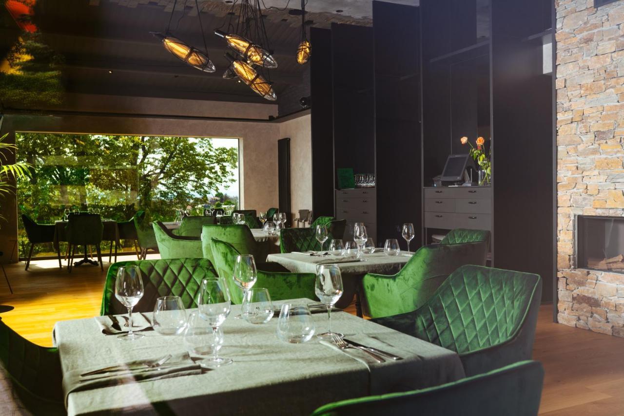 Restaurant & Pension U Hradu Šternberk 外观 照片