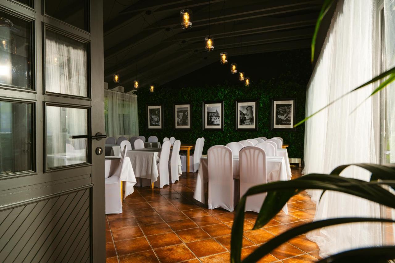 Restaurant & Pension U Hradu Šternberk 外观 照片