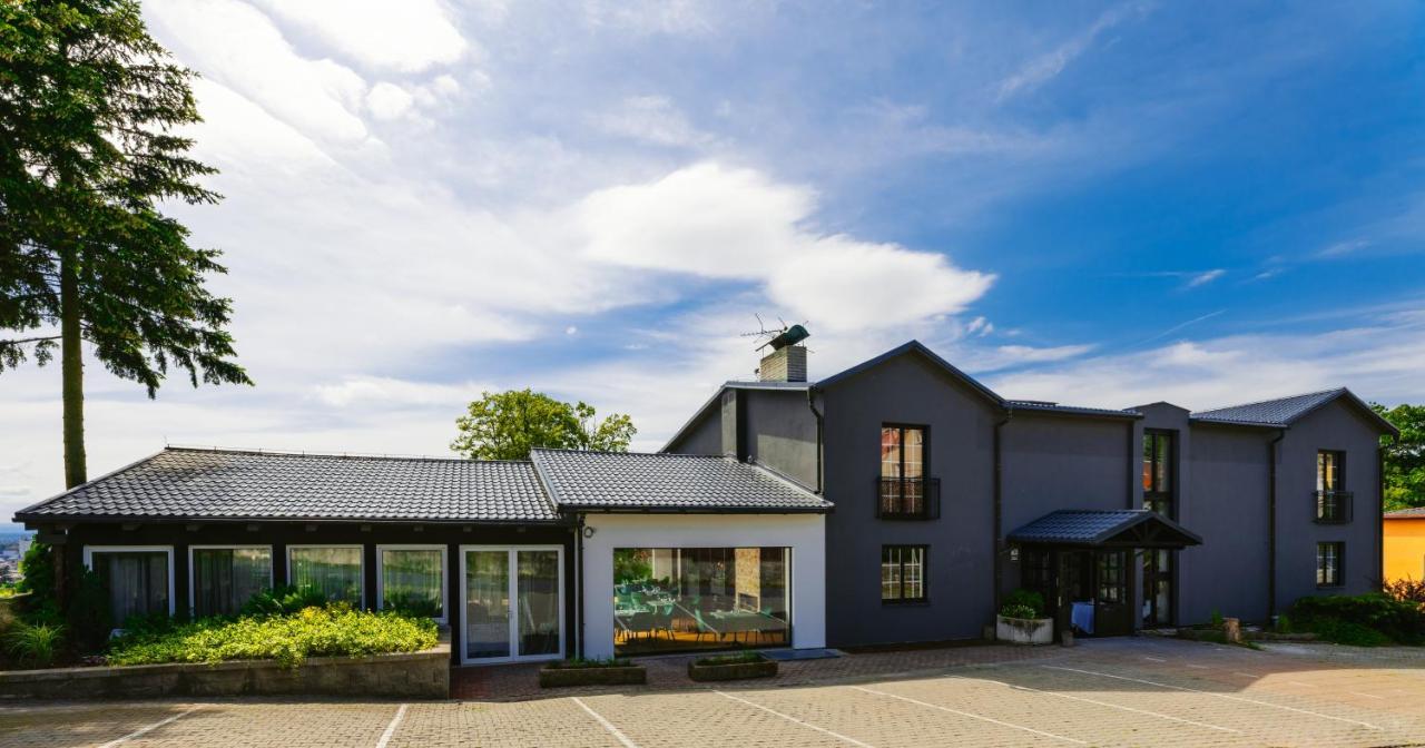 Restaurant & Pension U Hradu Šternberk 外观 照片