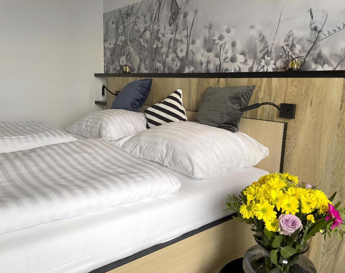 Restaurant & Pension U Hradu Šternberk 外观 照片